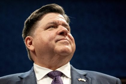 Pritzker signs bill delaying swipe fee ban