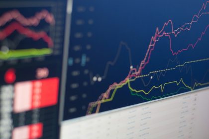 European stocks dip amid ongoing U.S.-China trade talks