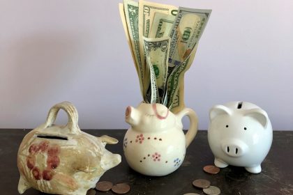 Gen Z adopts cash-only weekends for savings