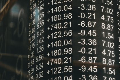 Gpif reports $61.1 billion loss amid us dollar decline