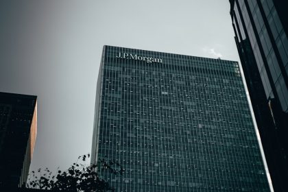 JPMorgan Moves $10 Trillion Daily, Explores Stablecoin Options