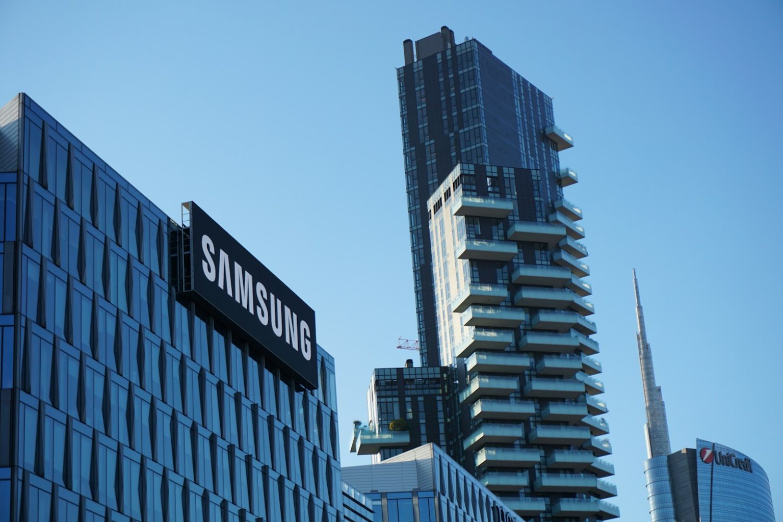Samsung Secures $16.5 Billion Chip Manufacturing Deal