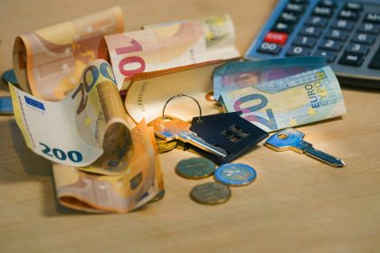 Social Security cuts payments by 50%