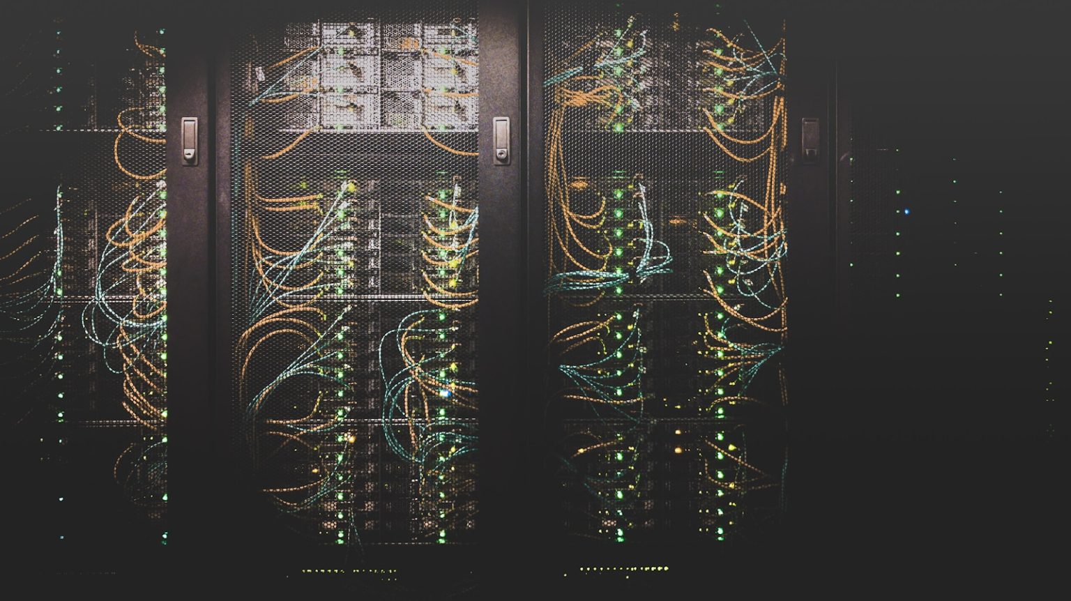 Data Centers Reshape Small Washington Towns Amid Resource Concerns