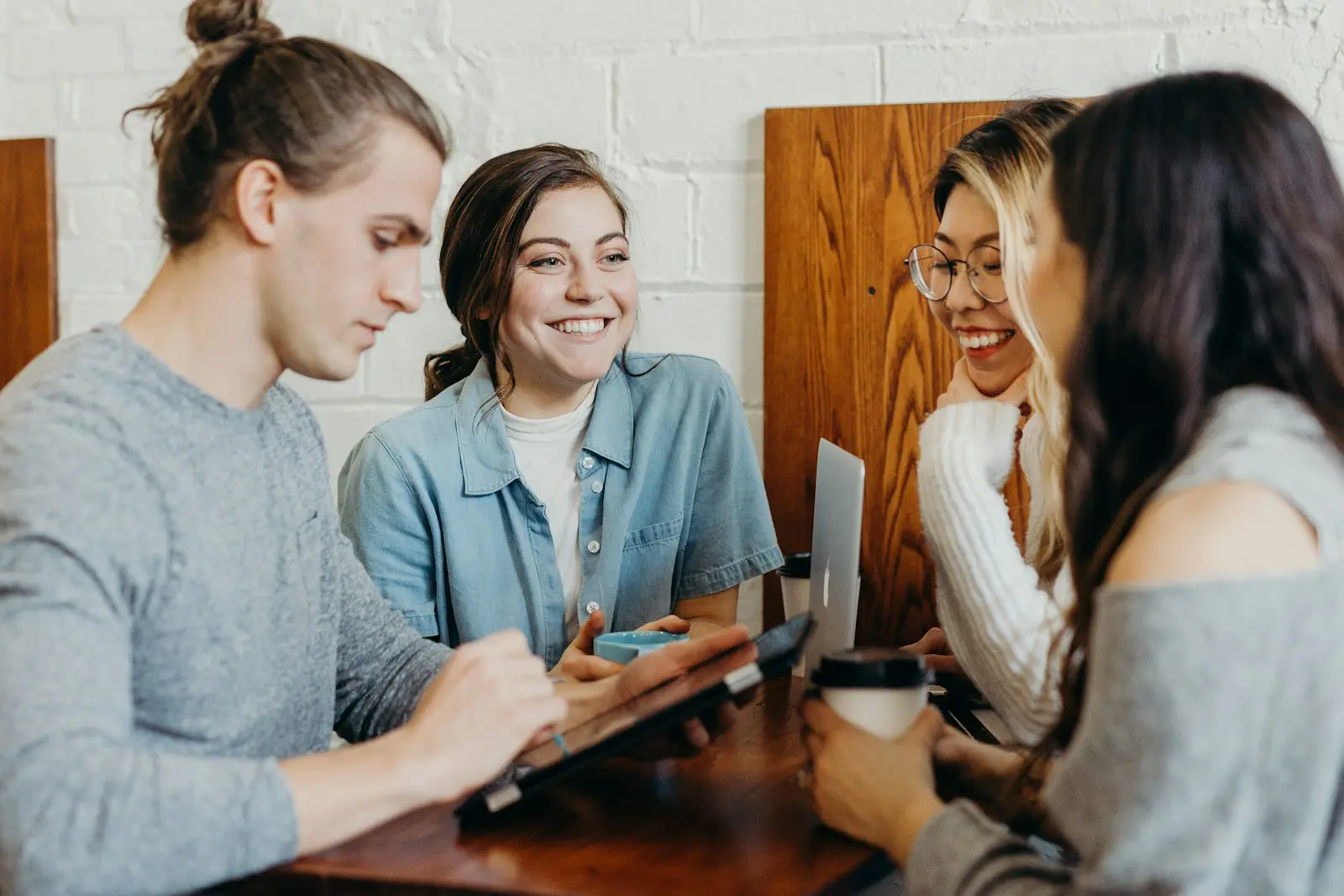 When Leaders Roll Up Their Sleeves, Customers Win