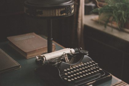 black typewriter; what is freelance writing