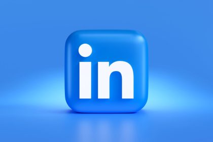 a blue linked icon on a blue background; LinkedIn Advice Sessions